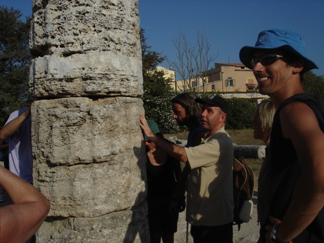 Simone, Mao, Giò, Alessandro,Laura ed altri nascosti,”tastare”una colonna dislocata sul percorso